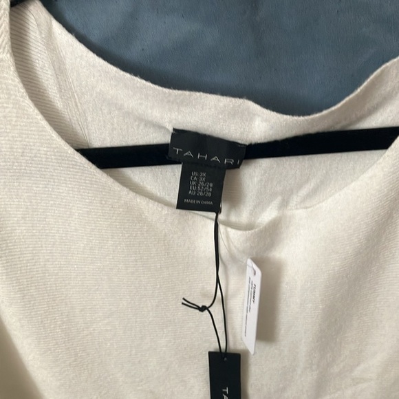 Tahari: Lace & embroidered sleeve Knit compression/natural stretch- Sweater- 3XL - Picture 12 of 16